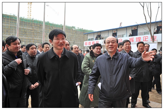 ����������ʡ��ί�������ǰ������У�������