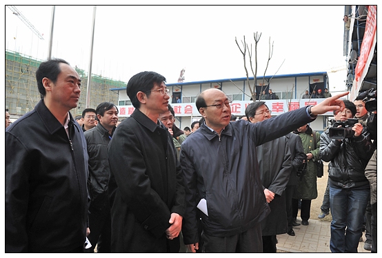 ����������ʡ��ί�������ǰ������У�������