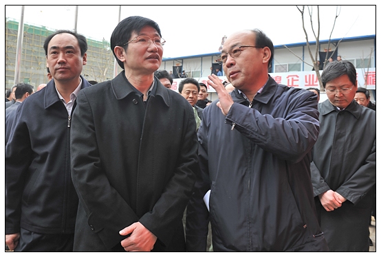 ����������ʡ��ί�������ǰ������У�������