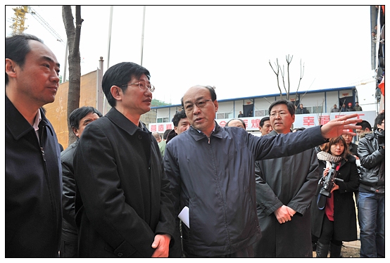 ����������ʡ��ί�������ǰ������У�������