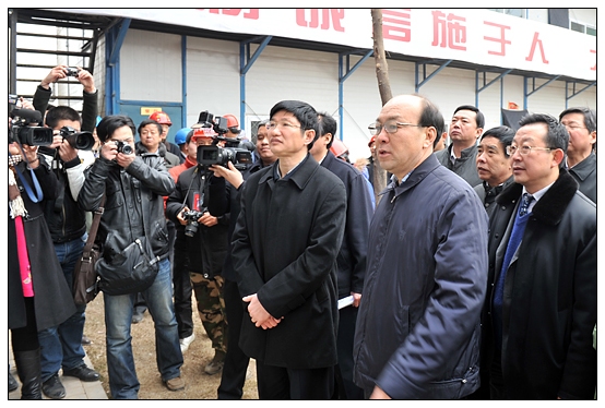 ����������ʡ��ί�������ǰ������У�������