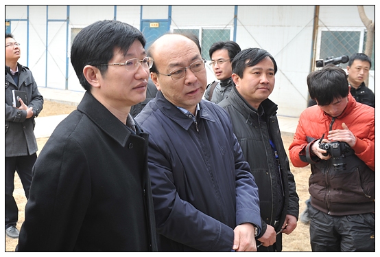 ����������ʡ��ί�������ǰ������У�������