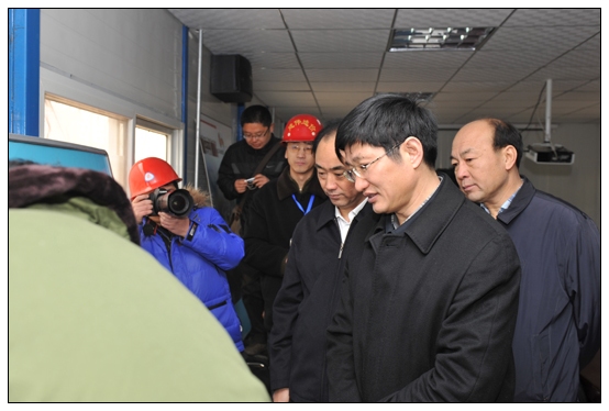 ����������ʡ��ί�������ǰ������У�������