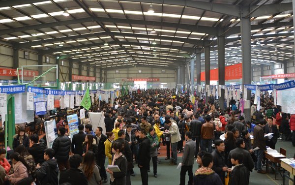 2012年高校毕业生综合类就业市场潍坊学院招聘会举行
