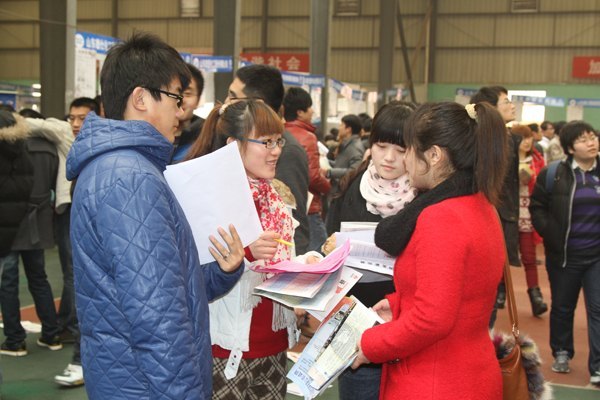 2012年高校毕业生综合类就业市场潍坊学院招聘会举行
