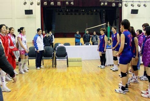 ̨��Ů����У�������ʻԲ������