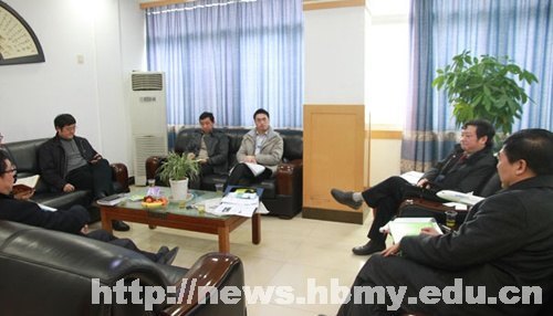 吴建清调研校园文化建设工作