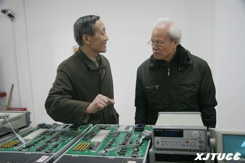 教育厅专家组一行来西安交通大学城市学院检查指导工作