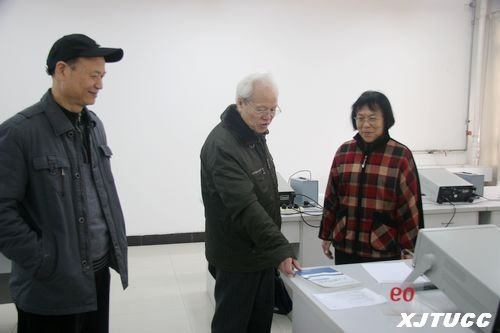 教育厅专家组一行来西安交通大学城市学院检查指导工作