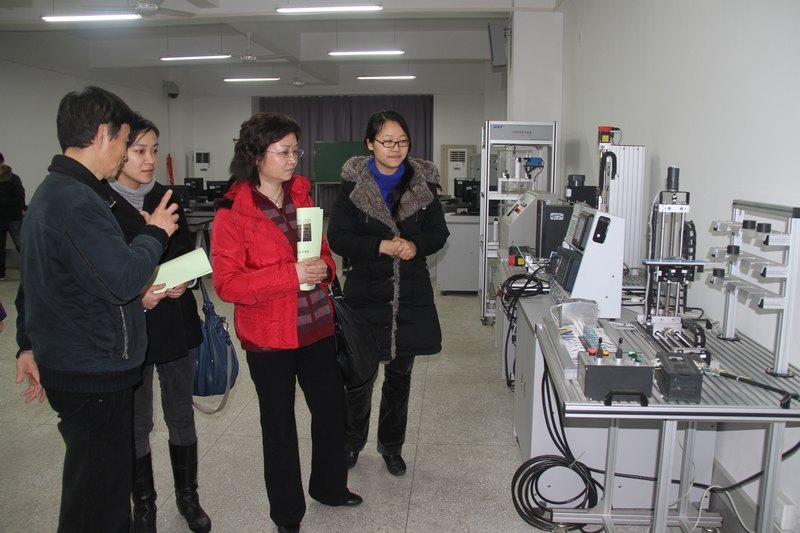 湖北省人民政府学位委员会办公室副主任胡静来访华中科技大学文华学院