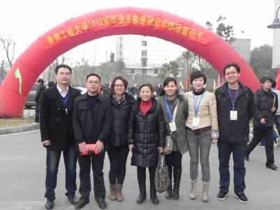 ��ͼ�ģ����չ�ҵ��ѧ����ѧԺ��֯��ҵ���μ�У2012���ҵ��������ҵ�г�