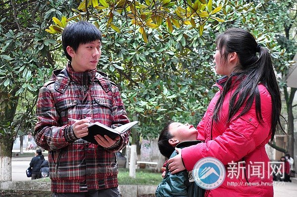 90后少年作家林卓宇来湖南科技大学为“向日葵女孩”创作话剧