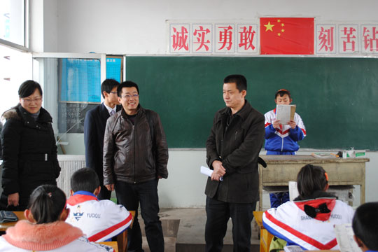 公共管理学院举办“春风行动”爱心捐赠活动