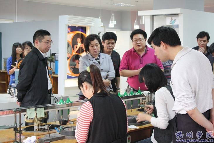 梧州市招生考试院及市区各中学领导到梧州学院参观交流