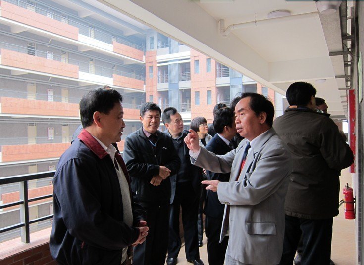 �㶫����ְҵ����ѧԺ�쵼ݰ����ɽ��ѧ�»�ѧԺ��ݸУ���ιۺͽ���