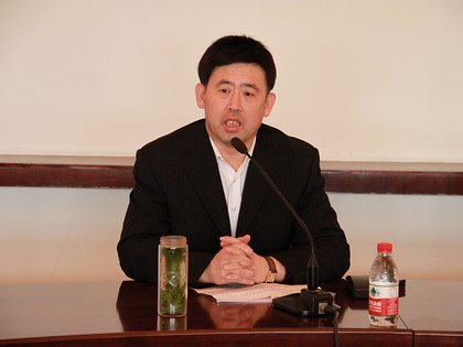 ѧУ�ٿ�ѧ�������������Ӷ�У���μӻ��鲢����