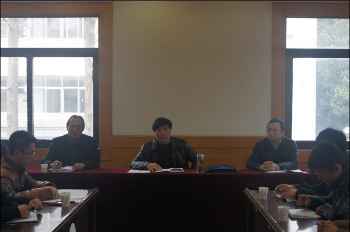 皖西学院党委副书记包诗忠参加团学干部座谈会