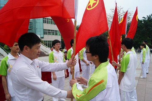 化工学院举行“与党同发展、与祖国共奋进、与学校齐奋斗”创先争优主题团日活动启动仪式