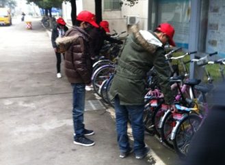 学习雷锋,爱满浦苑