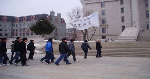 �����׷澫��  ��дУ԰�·�