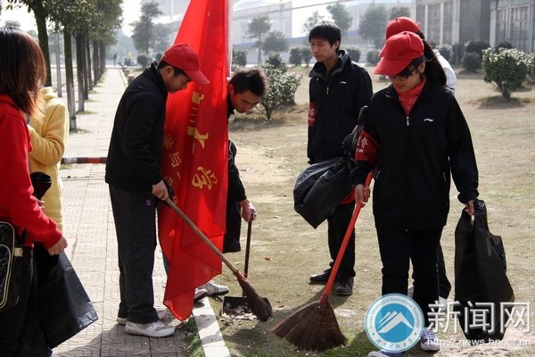 文明校园行 学习雷锋不止步