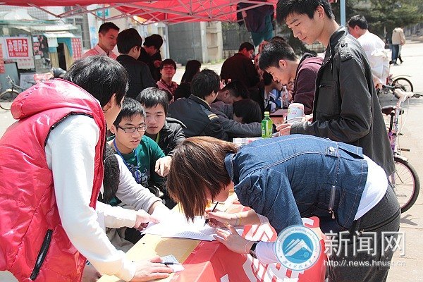 潇湘学院信息科技部“联谊”志愿团义务维修活动重磅出击