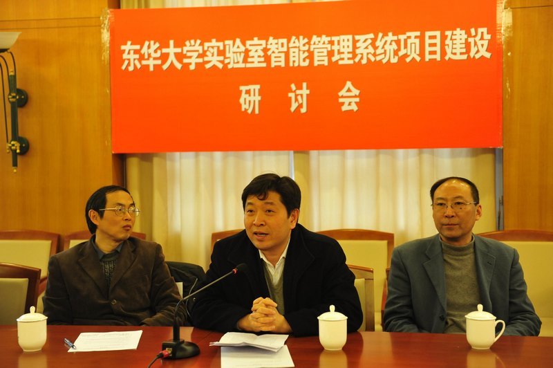 ������ѧ�ٿ�ʵ�������ܹ���ϵͳ��Ŀ�������ֻ�