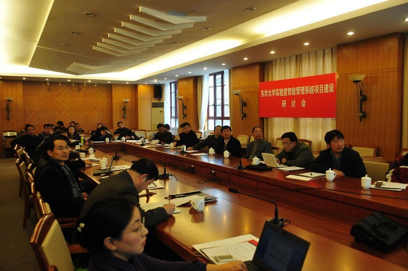 ������ѧ�ٿ�ʵ�������ܹ���ϵͳ��Ŀ�������ֻ�