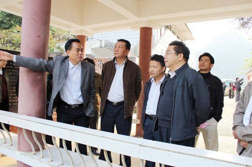 刘力书记、叶德明副书记率队深入田东县农村开展“解放思想,赶超跨越”大讨论调研活动