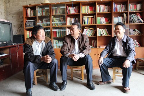 刘力书记、叶德明副书记率队深入田东县农村开展“解放思想,赶超跨越”大讨论调研活动