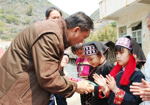 刘力书记、叶德明副书记率队深入田东县农村开展“解放思想,赶超跨越”大讨论调研活动