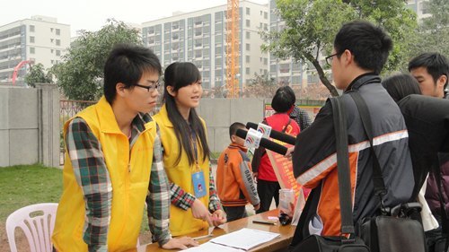 �㶫ʯ�ͻ���ѧԺ���Ҹ��쳵������־Ը���������������ϩ����һ��