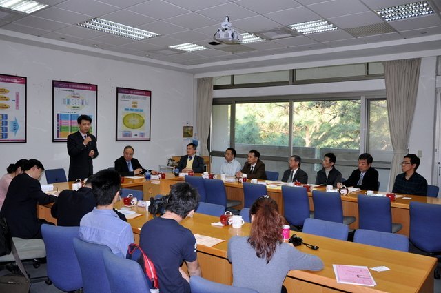 马国防书记再访中原大学推进两校合作