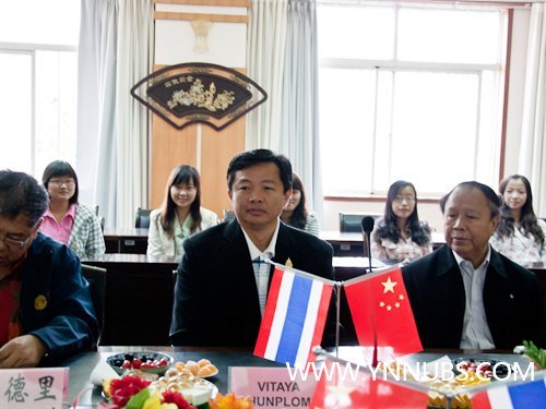 泰国春武里府尹、东方大学副校长代表团一行访问云南师范大学商学院