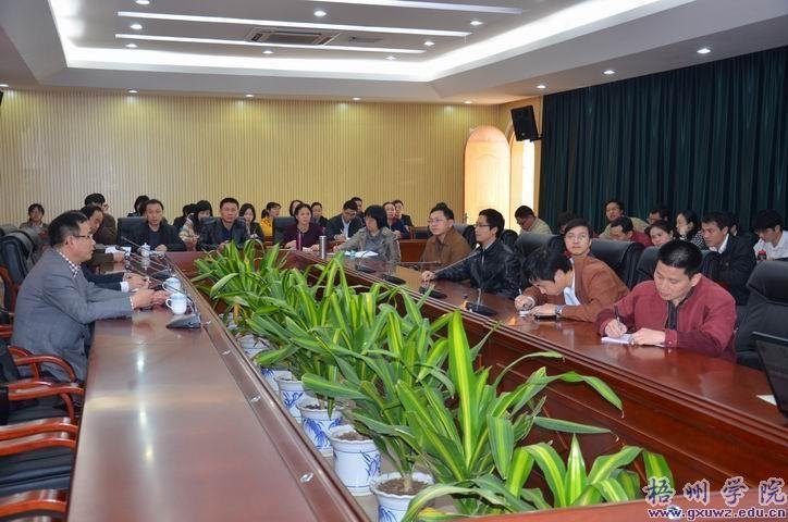 自治区科技厅成果处处长黎卫红到梧州学院作专题报告