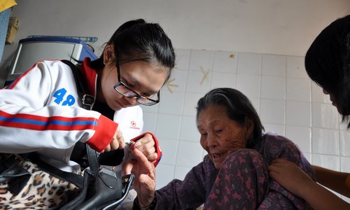 美术系举行“关爱老人·孝顺人生”主题党日活动