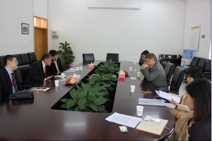 �������ݶ�����ѧУ��Dr.David R.Black������ɽ��ѧ�Ϸ�ѧԺ