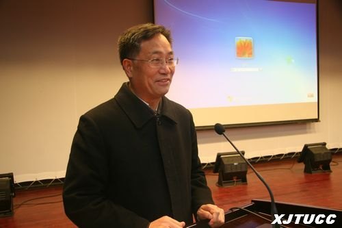 西安交大城市学院召开学习“两会”精神报告会