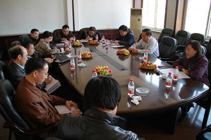 ��ǿ������ʿ���齨��Ŭ��ΪѧУ��ҵ��չ������ѧУ�ٿ��������ɡ�ͳս����Ḻ������̸��