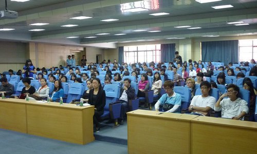 许玩宏副院长为旅游系师生作讲座