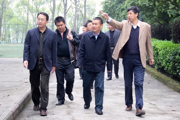 永川区委副书记方军来重庆大学城市科技学院检查指导工作