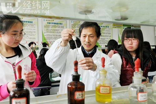 【理工力量】彭善堂:实验室里的“螺丝钉”