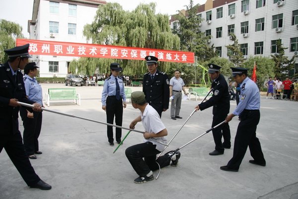 郑州职业技术学院荣获郑州市教育系统2011年度“平安校园”建设先进单位