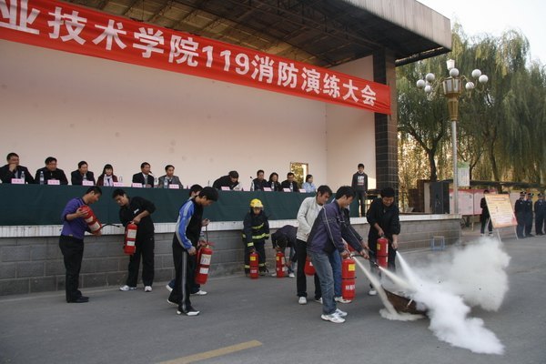 郑州职业技术学院荣获郑州市教育系统2011年度“平安校园”建设先进单位