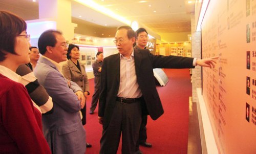 光耀董事长_临沂光耀实验学校图片(2)
