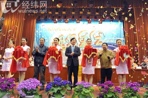 ��ʮһ�조��Է�ǿա���ѧ���Ƽ��Ļ��ڿ�Ļ