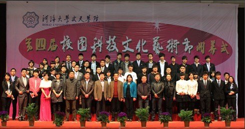 ���Ľ�У԰�Ƽ��Ļ������ڿ�Ļʽ�ߺϳ������ɹ��ٰ�