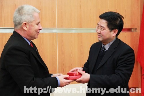 ���ڻ��ά�����Ǵ�ѧ���ʷ�չ����Rhys williamsһ��