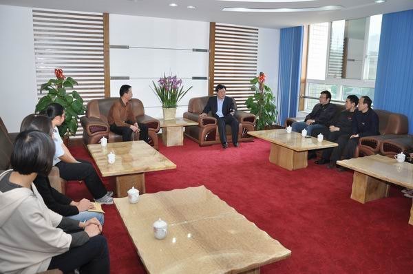 市救助管理站、荆东社区居委会等单位为三明学院傅文震同学捐款