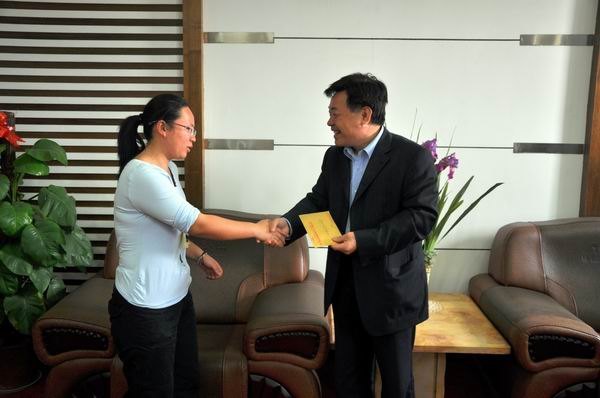 市救助管理站、荆东社区居委会等单位为三明学院傅文震同学捐款